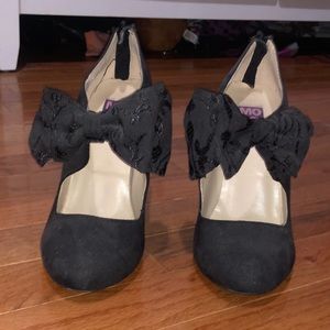 Cute black bow heels!!